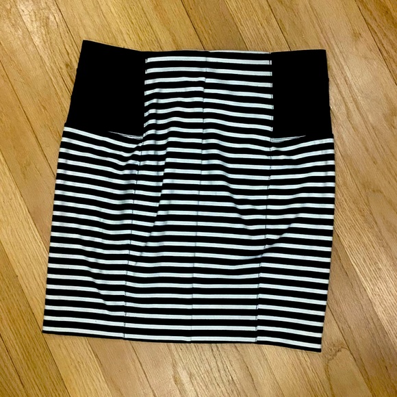 Dynamite black and white stripped mini skirt - Picture 3 of 3